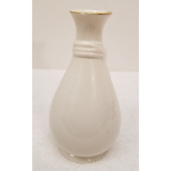 Vintage Cameo Ribbon Vase Royal Heritage Collection White Porcelain 6 inch - Picture 4 of 8